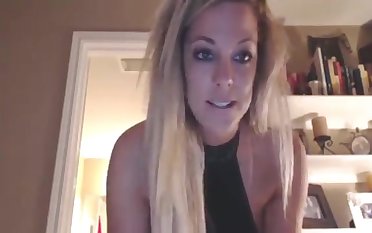 Dirty bungling sex blondie touches herself be beneficial to her webcam