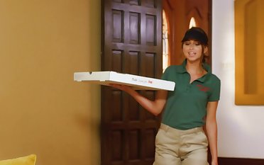 Big-boobied MILF has an affair with pizza courier